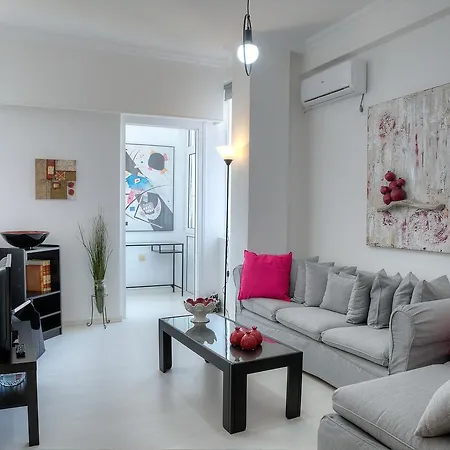 Cosy In Glyfada Center Apartment *