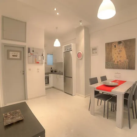 Cosy In Glyfada Center Apartment Athens