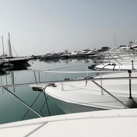 Cosy In Glyfada Center * Athens